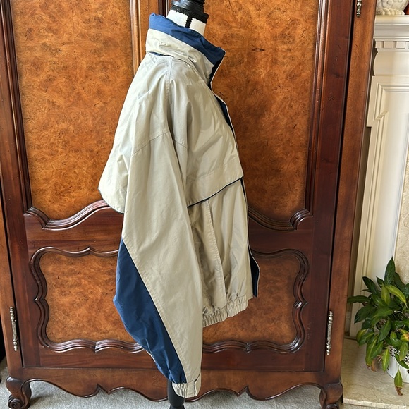 Universal Concerts Windbreaker - Picture 6 of 17